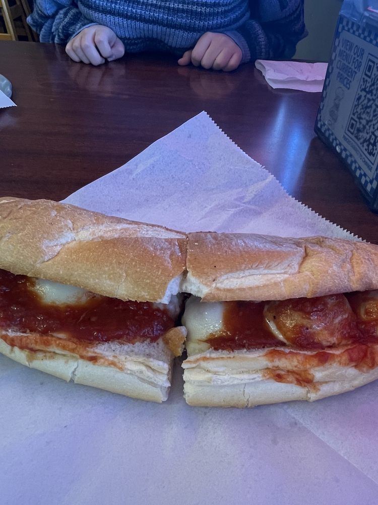 Mario's Pizza Cafe Logo