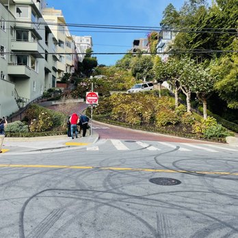 Lombard Street - Landmarks & Historical Buildings Near Me - San Francisco, California
