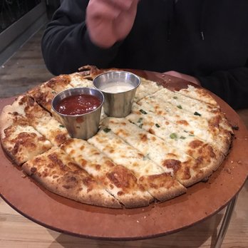 Bear Street Tavern - Pizza Near Me - Banff, Alberta Bear Street Tavern - Pizza Near Me - Banff, Alberta