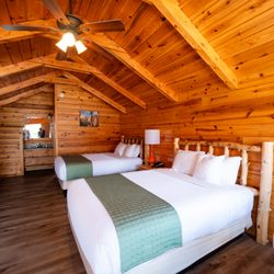 Bryce Canyon Inn - Pet Friendly Standard Cabin with two Queen Beds