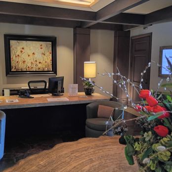 Suncadia Resort - Concierge desk and reception area - Resorts Near Me - Cle Elum, Washington