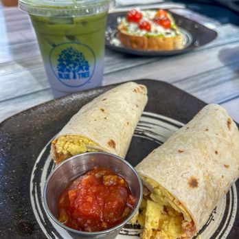 Bluetree Cafe - Kaka'ako - Avocado Smash, Blueberry Matcha Latte, Breakfast Burrito - Coffee & Tea Near Me - Honolulu, Hawaii