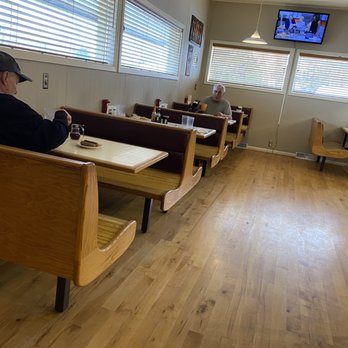 The Ettlin's Cafe - Dining area - Cafes Near Me - New Prague, Minnesota