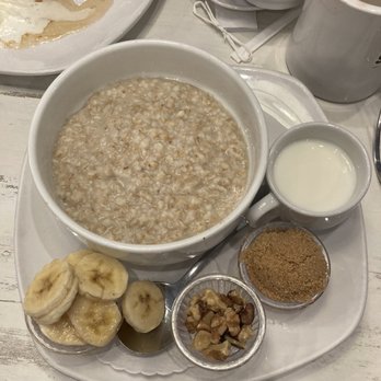SYRUP - St Charles - Steel Cut Bowl with bananas and walnuts - Breakfast & Brunch Near Me - St. Charles, Illinois SYRUP - St Charles - Steel Cut Bowl with bananas and walnuts - Breakfast & Brunch Near Me - St. Charles, Illinois