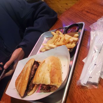 Blue Pit Smokehouse - Po' Boy brisket - Barbeque Near Me - Selma, Texas