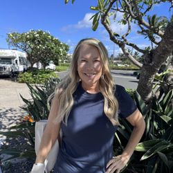 Hukilau Salon - Hair extensions-carefully color matched