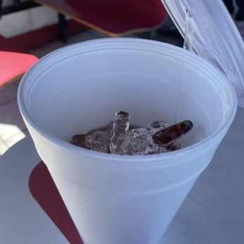 Chicken Lickin Hickory House - Lots of ice in the large cup of sweet tea - Chicken Shop Near Me - Hardeeville, South Carolina Chicken Lickin Hickory House - Lots of ice in the large cup of sweet tea - Chicken Shop Near Me - Hardeeville, South Carolina
