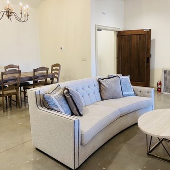 Pecandarosa Ranch - Bridal suite - large comfy area for the bridal party - Venues & Event Spaces Near Me - Claremore, Oklahoma Pecandarosa Ranch - Bridal suite - large comfy area for the bridal party - Venues & Event Spaces Near Me - Claremore, Oklahoma