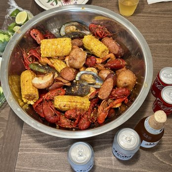 Jumpin’ Lobster - Family Pack + 2 lb of. crawfish - Cajun/Creole Near Me - Alhambra, California