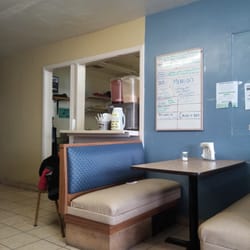 La Tapapia - I think the term "Hole in the Wall" is appropriate. Seems clean...enough. Smells great.