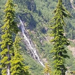 Not at the top of Artist Point but a gorgeous waterfall on the way up to it!