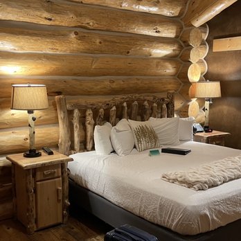 Kodiak Mountain Resort - King sized bed - Resorts Near Me - Afton, Wyoming
