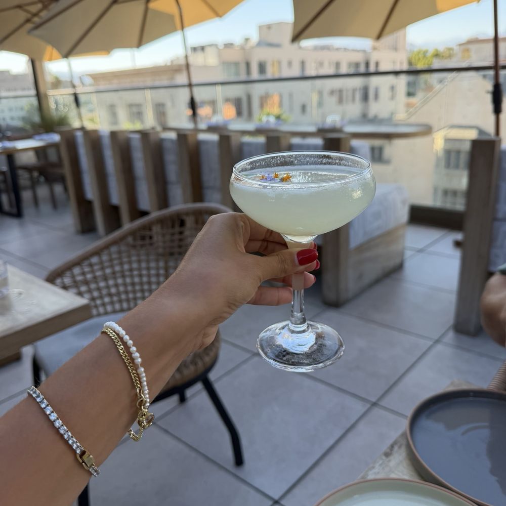 Osa Rooftop - Rosedale cocktail - Bars Near Me - Pasadena, California