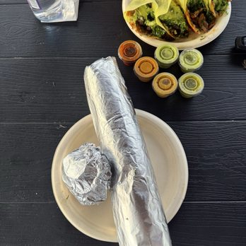 Tacos Mi Reynita - Super burrito. - Food Trucks Near Me - San Jose, California Tacos Mi Reynita - Super burrito. - Food Trucks Near Me - San Jose, California