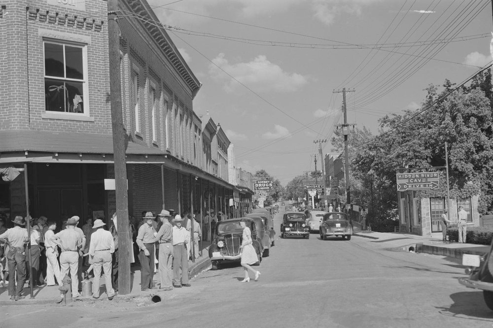 THE GYPSY’S CLOSET 101 Water St, Horse Cave, Kentucky Phone Number