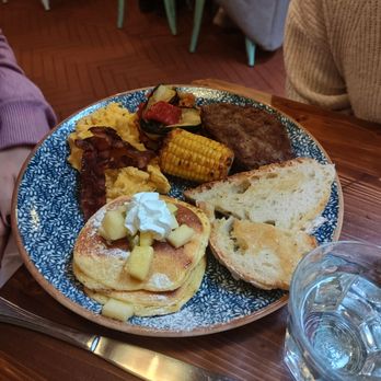 Rooster Cafè - An English breakfast which includes corn on the cob! - Breakfast & Brunch Near Me - Florence, FI