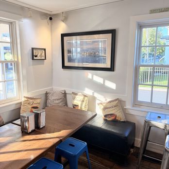 Cafe On The Bay - Bed & Breakfast Near Me - Chesapeake City, Maryland