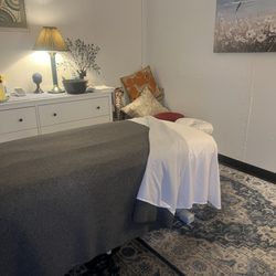 Clover Body Works - Cozy treatment room