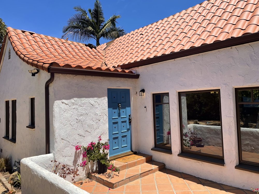 Slide of Arana Roofing