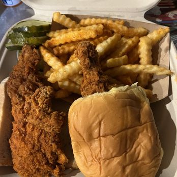 Dave's Hot Chicken - Chicken Shop Near Me - Philadelphia, Pennsylvania Dave's Hot Chicken - Chicken Shop Near Me - Philadelphia, Pennsylvania