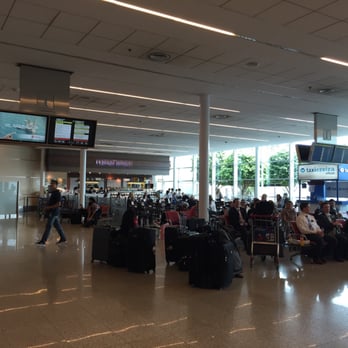 Florida Garden - Desde lejos, la cafetería. - Airport Lounges Near Me - Ezeiza, C