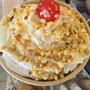 McConnells Fine Ice Creams - Hot fudge sundae - Ice Cream & Frozen Yogurt Near Me - Ventura, California