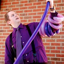 Professional balloon twister for your events.