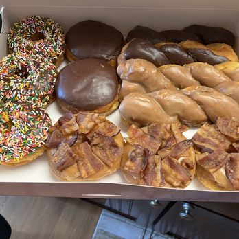 Donut King Hawaii - Chocolate frosted sprinkles, jelly filled, maple bacon, chocolate and maple frosted twists - Donuts Near Me - Honolulu, Hawaii