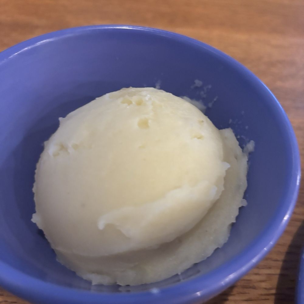 Averys Kitchen - Mashed potatoes... came without gravy. - Breakfast & Brunch Near Me - New Braunfels, Texas Averys Kitchen - Mashed potatoes... came without gravy. - Breakfast & Brunch Near Me - New Braunfels, Texas