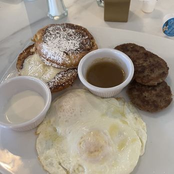 Dix Cafe - Cinnamon French Toast - Breakfast & Brunch Near Me - Flower Mound, Texas