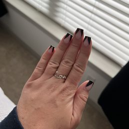 Love Happy Nails! Twea is the best and always gives me the design or color I ask for.