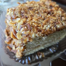 8' Round Burnt Almond Cake