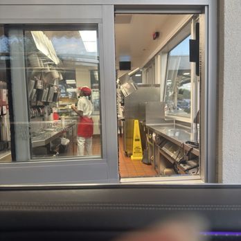 In-N-Out Burger - MIKAELA JO AND HER CO WORKERS DANCING - Burgers Near Me - Las Vegas, Nevada