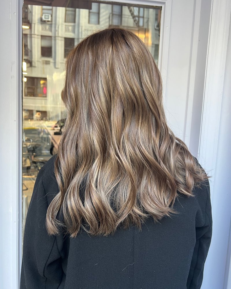 & Plus Salon