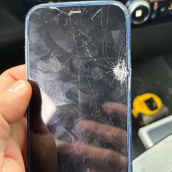 Travel Tech - IPhone cracked screen replacement