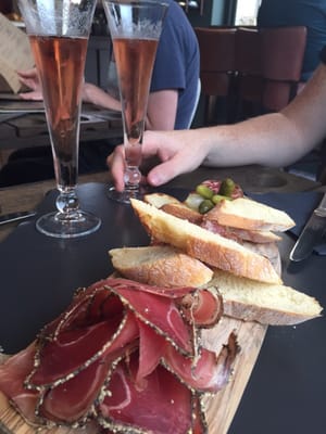 Champagne+Fromage by null