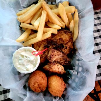 Fat Willie's Fish Camp - July 2021: Grouper Basket @ $14.99-- Delicious! (I chose lightly blackened.) - Seafood Near Me - Valrico, Florida Fat Willie's Fish Camp - July 2021: Grouper Basket @ $14.99-- Delicious! (I chose lightly blackened.) - Seafood Near Me - Valrico, Florida