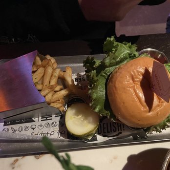 Puttshack - Oakbrook - Burger - Mini Golf Near Me - Oak Brook, Illinois Puttshack - Oakbrook - Burger - Mini Golf Near Me - Oak Brook, Illinois