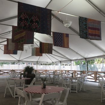 Crystal Beer Parlor - Spacious outdoor dining with abundant air flow - Southern Near Me - Savannah, Georgia Crystal Beer Parlor - Spacious outdoor dining with abundant air flow - Southern Near Me - Savannah, Georgia