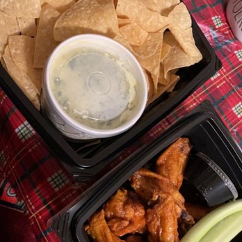 Houlihan's - Spinach artichoke dip and Buffalo wings - Bars Near Me - Ramsey, New Jersey Houlihan's - Spinach artichoke dip and Buffalo wings - Bars Near Me - Ramsey, New Jersey