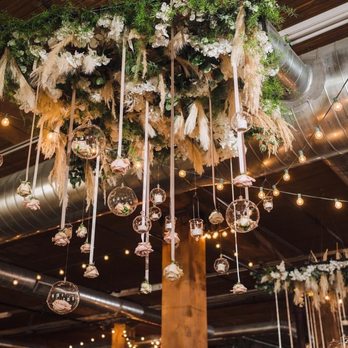Artistic Blooms - Florists Near Me - Chicago, Illinois