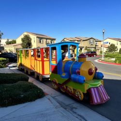The Mini Express - Beautiful trackless train (The Mini Express). Ricardo is an awesome train conductor!