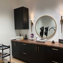 Haley Buckner Brows - Haley's minimal & classy set up