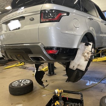Land Rover Lake Bluff - Car Dealers Near Me - Lake Bluff, Illinois