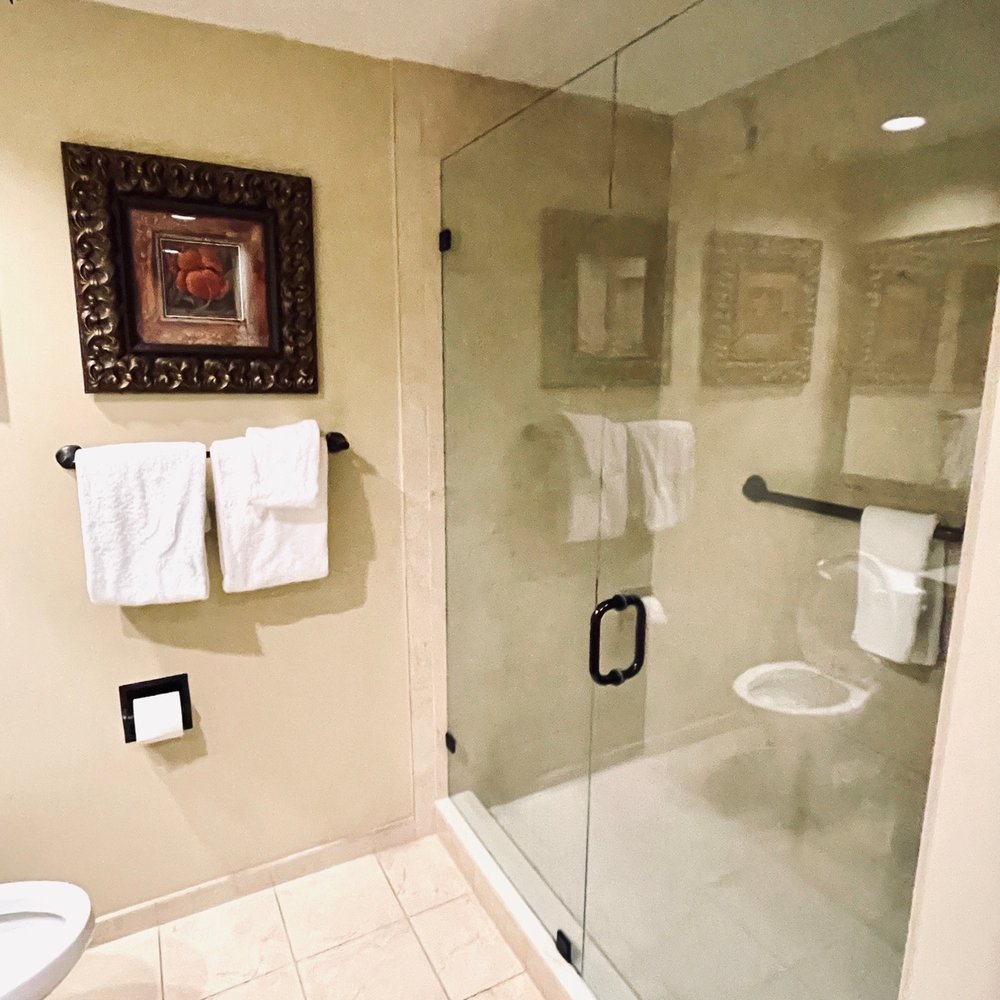 Victorian Inn - Clean bathroom. Though the ceiling light inside the shower isn't working. - Hotels Near Me - Monterey, California Victorian Inn - Clean bathroom. Though the ceiling light inside the shower isn't working. - Hotels Near Me - Monterey, California