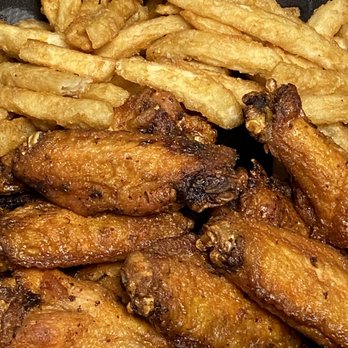Papi Cuisine - Honey Old Bay Wings - Cocktail Bars Near Me - Baltimore, Maryland Papi Cuisine - Honey Old Bay Wings - Cocktail Bars Near Me - Baltimore, Maryland