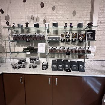 Kollar Chocolates - Inside display - Ice Cream & Frozen Yogurt Near Me - Yountville, California