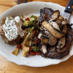 Amazing steak with Oregon mushrooms!! Amazing steak with Oregon mushrooms!!