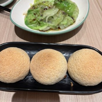 添好運 - Baked bbq pork buns and blanched lettuce - Dim Sum Near Me - Hong Kong, HK