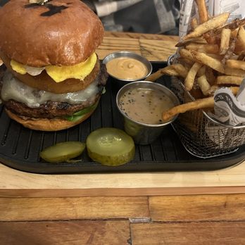 Hearty & Healthy - Wuddaburger Au Poivre - Cocktail Bars Near Me - New York, New York Hearty & Healthy - Wuddaburger Au Poivre - Cocktail Bars Near Me - New York, New York